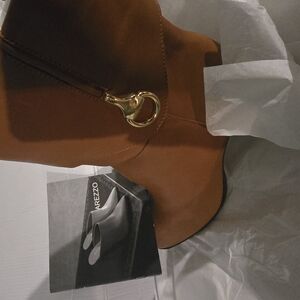 Gorgeous Leather Arezzo Bootie